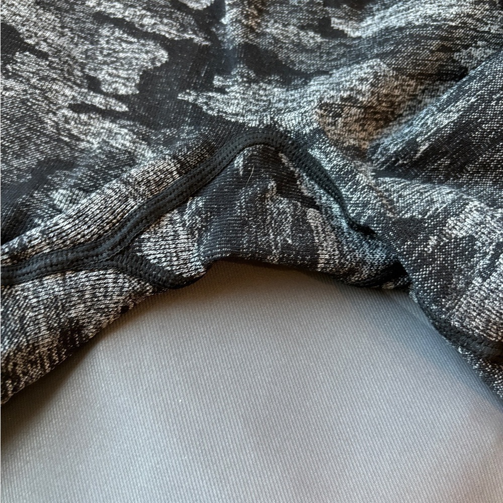 Gymshark Camo seamless Leggings small EUC - Picture 3 of 6